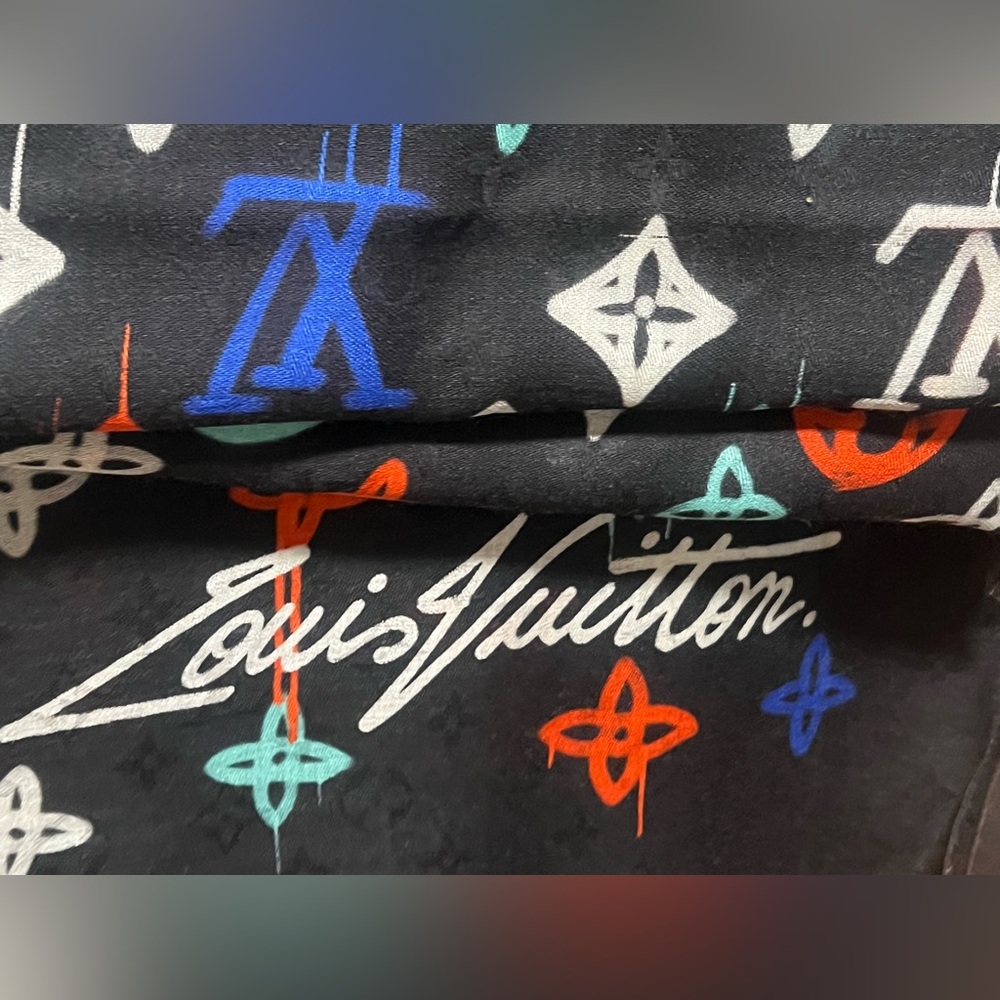 Louis Vuitton graffiti stole - Picture 2 of 7